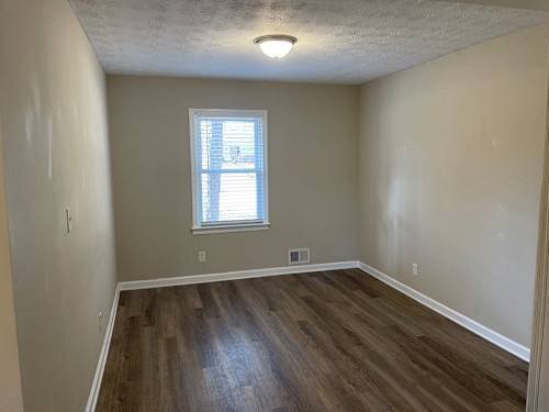 Building Photo - 921 Walnut Cir SW