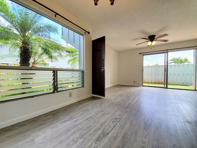 Building Photo - Rarely available! Upgraded ground floor 2b...