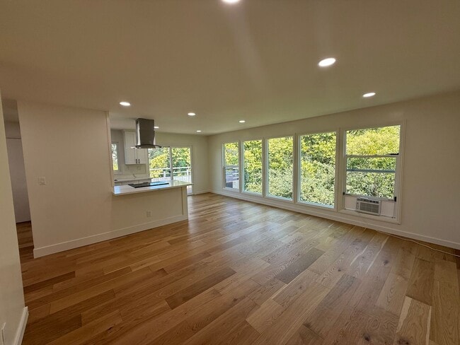 Building Photo - LEAFWOOD CIRCLE