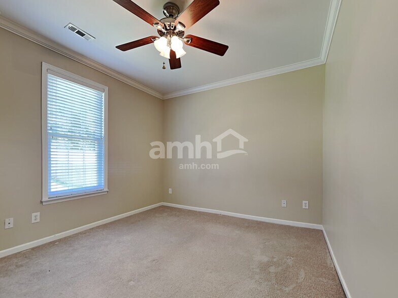 Building Photo - 1520 Paxton Dr