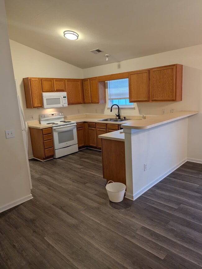 Building Photo - 1068 Stoney Falls Blvd