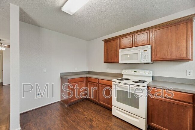 Building Photo - 2061 Bliss Rd