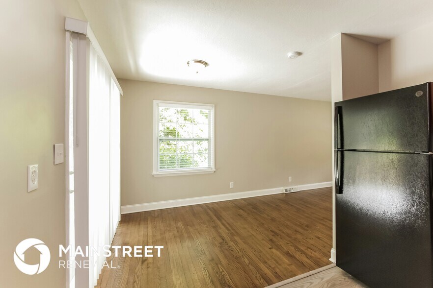 Building Photo - 1532 Downs Ave