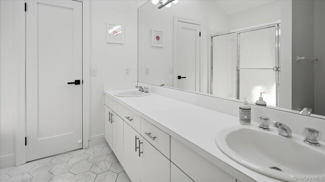 Building Photo - 7 Midhampton Ct