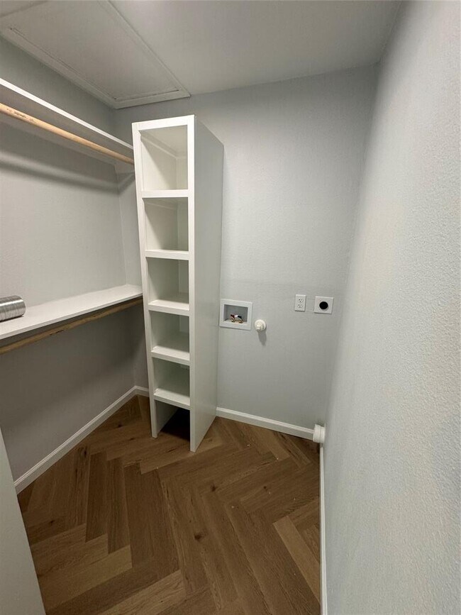 Building Photo - 1604 W 40th St