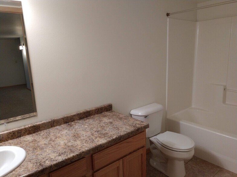 Building Photo - 2028 Crooked Ave