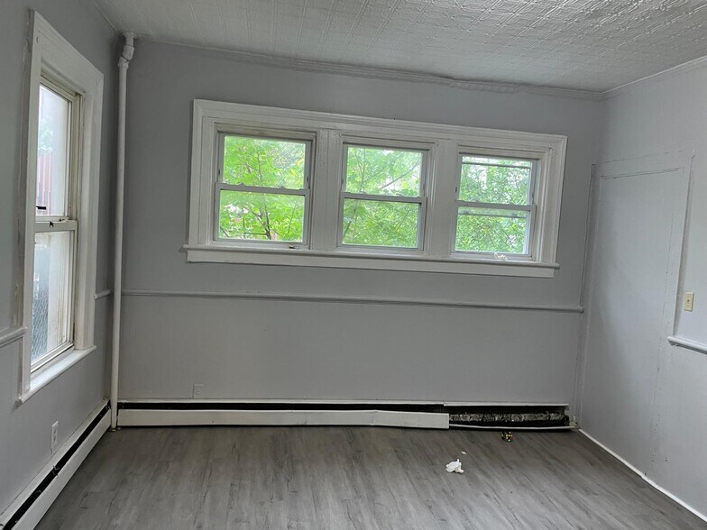 Building Photo - 126 3rd St