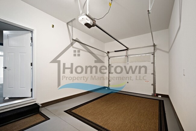 Building Photo - 3 Bedroom 2 Bathroom Home with Attached 3 Car Garage Available in Coeur d'Alene!