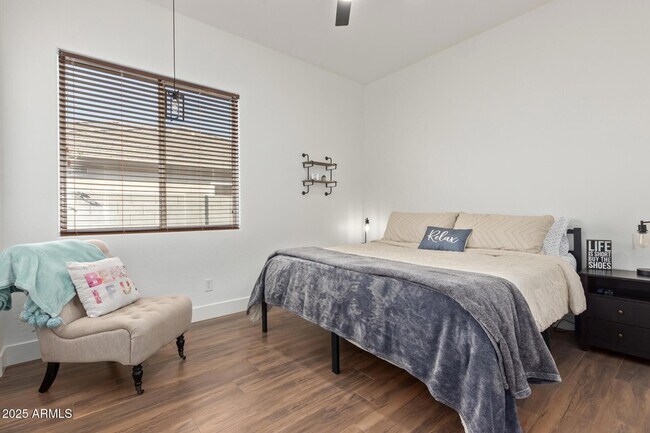 Building Photo - 8414 W Northview Ave