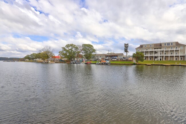 Building Photo - New Blue Herron Town House For Lease