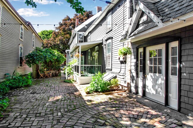 Building Photo - 51 N Pearl St