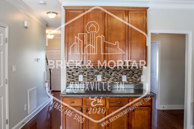 Building Photo - 5722 Rhyne Cove Ln