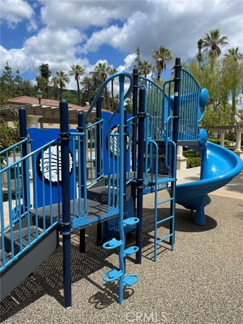 Building Photo - 810 The Promenade