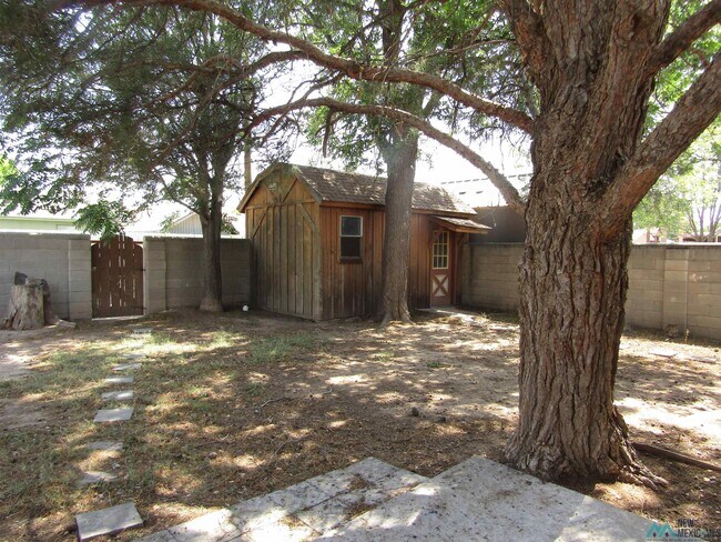 Building Photo - 1707 W Currier Ave