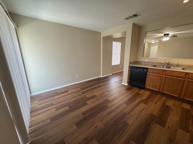 Building Photo - GREAT HOME  |  3 BEDROOMS + OFFICE  |  CLO...