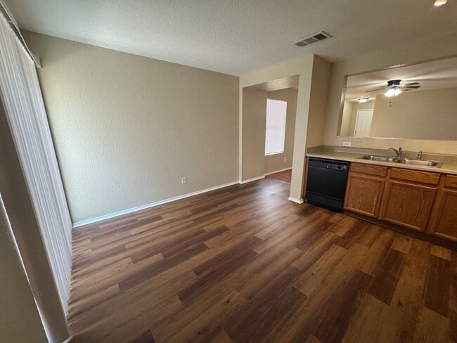 Building Photo - GREAT HOME  |  PAINTED SEPT 2025  |  3 BED...