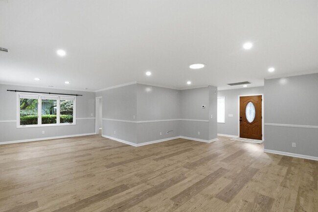 Building Photo - 2 Wood Thrush Ct