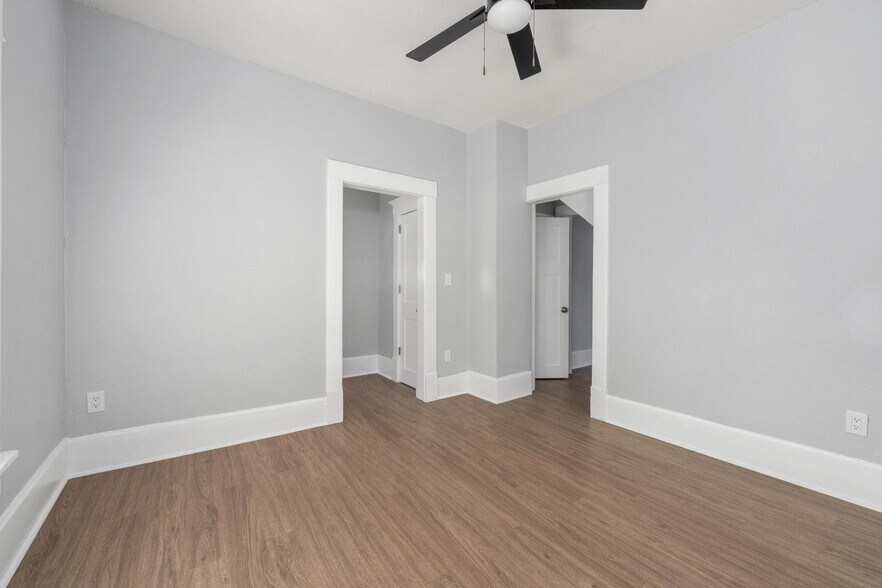 Building Photo - 221 N Elizabeth St