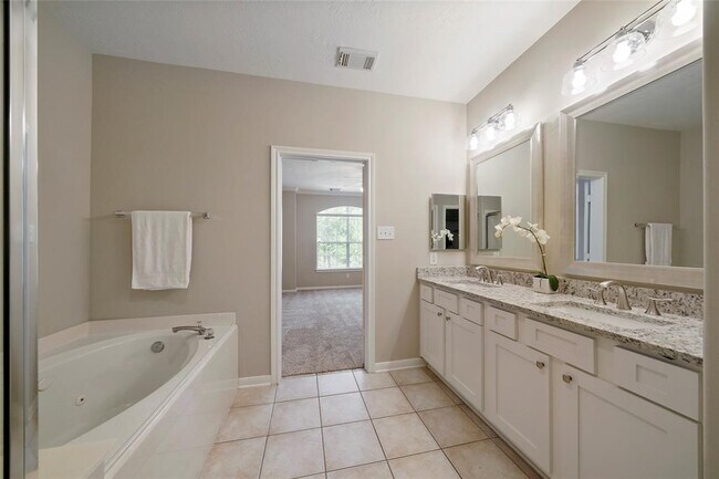 Building Photo - 130 W Burberry Cir