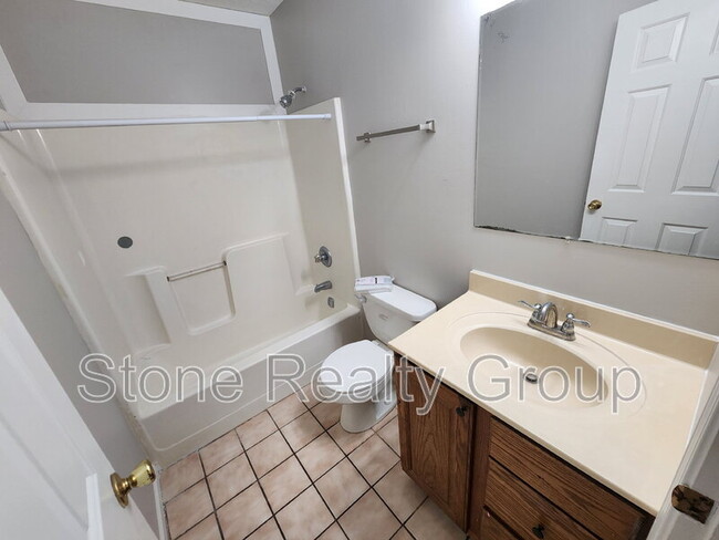 Building Photo - 4874 Pine Ridge Ct