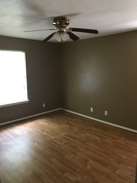 Building Photo - Large 3 Bedroom Duplex in Springdale!