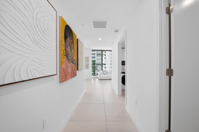 Building Photo - 900 N Ocean Blvd