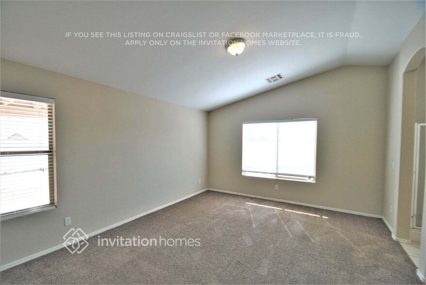 Building Photo - 1660 S Silver Dr