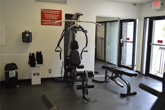 Building Photo - 3401 N Country Club Dr