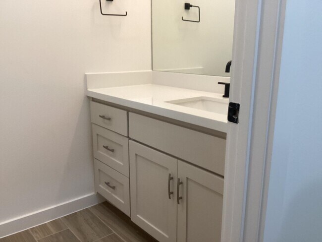 Building Photo - 601 Cata Dr