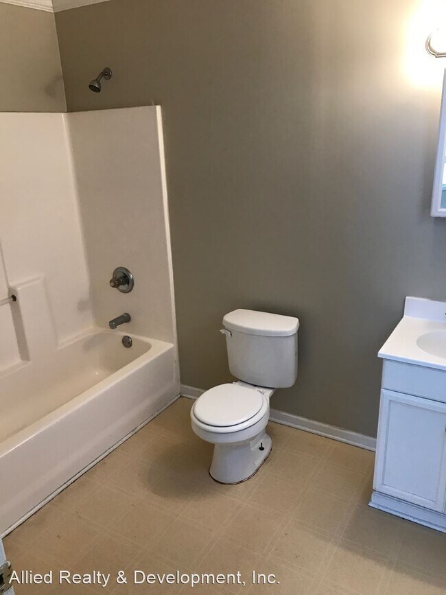 Building Photo - 3 br, 2 bath House - 517 30th Avenue East