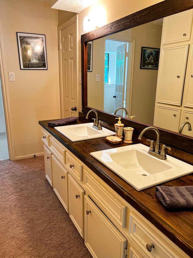 Building Photo - 28 Tangle Brush Dr