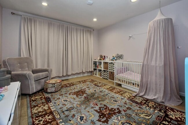 Building Photo - 870 E Empire St