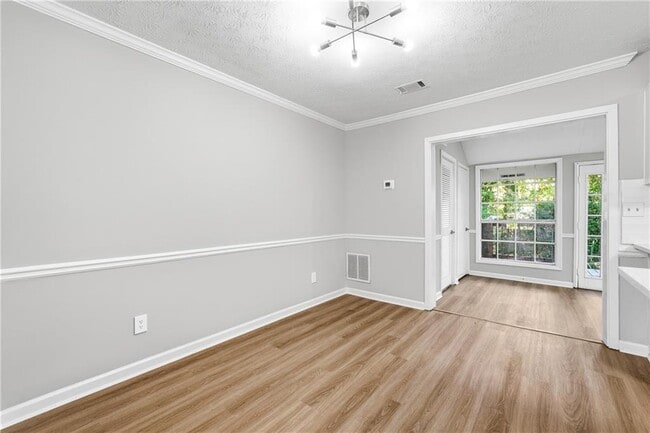 Building Photo - 5651 Wells Cir