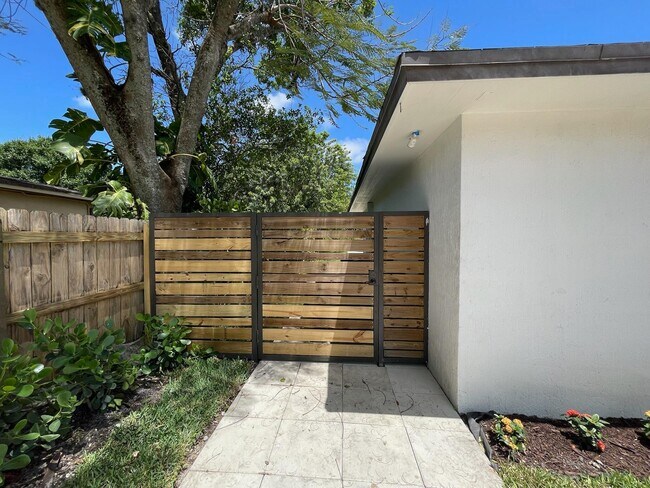 Building Photo - 1564 SW 28th Terrace