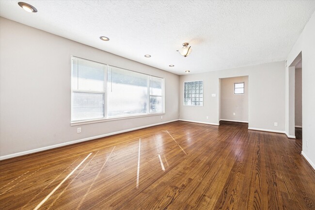 Building Photo - 2712 W Holcombe Blvd