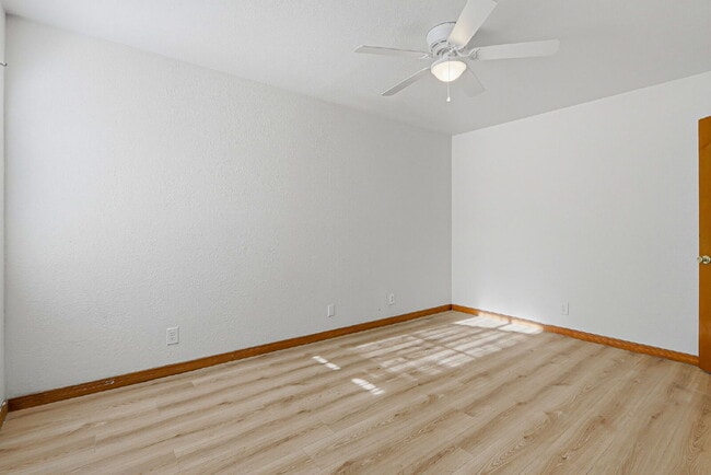 Building Photo - "Charming 3-Bedroom Retreat with 2 Full Baths