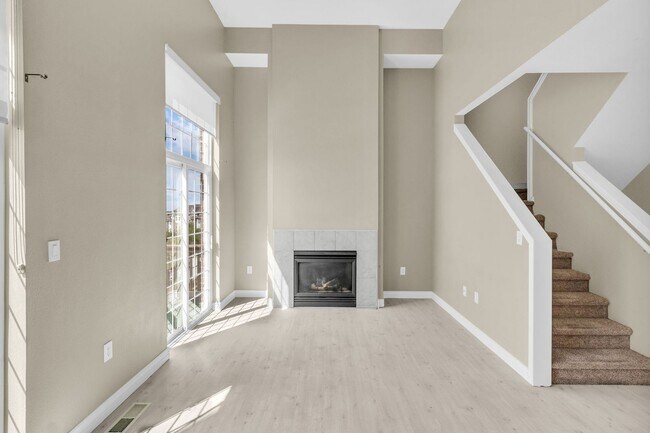 Building Photo - 3 Bed Draper Townhome with Views