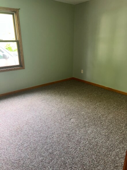 Building Photo - 262 Meadowbrook Ave