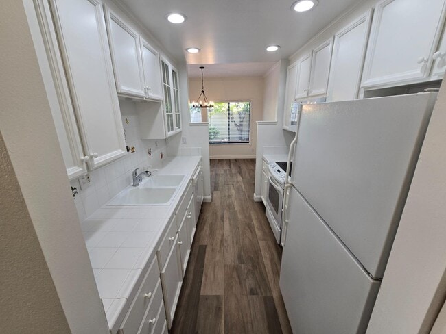 Building Photo - 2261 Armada Way