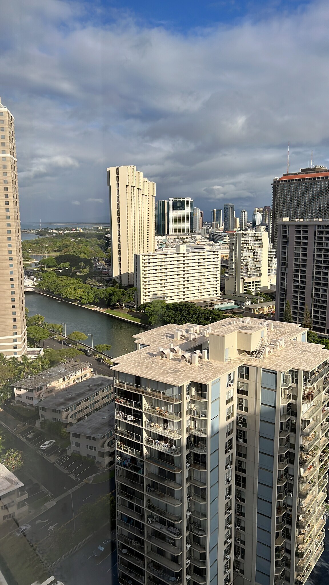 Partial Ocean View - 400 Hobron Ln