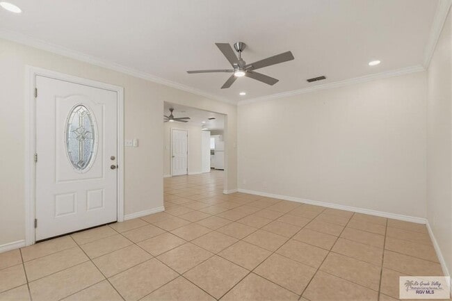 Building Photo - 711 Cisneros St