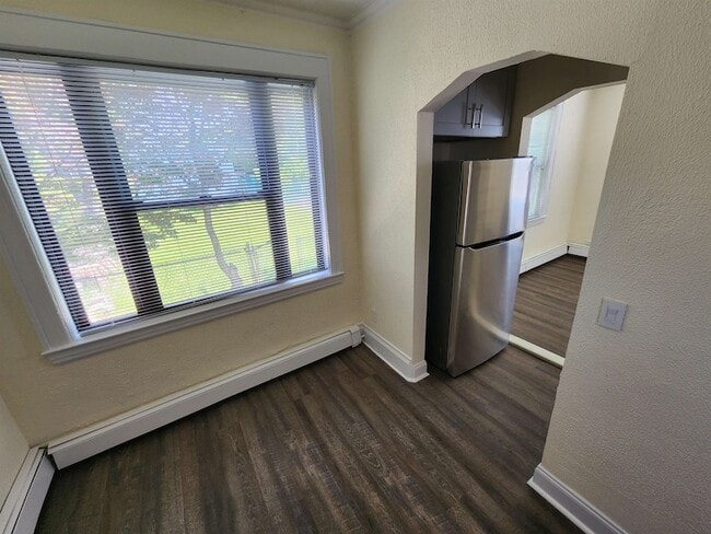 Building Photo - 432 Broad Ave