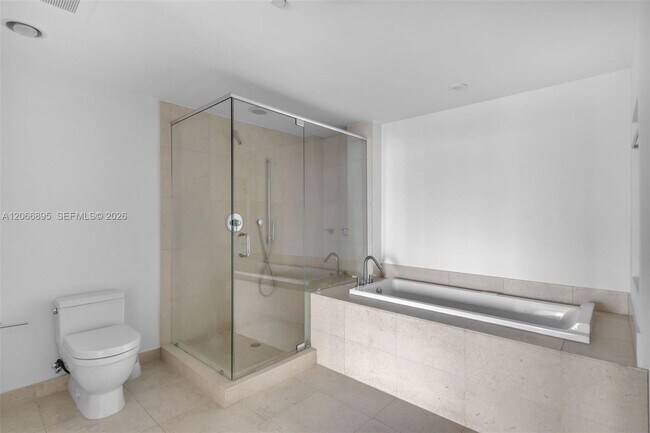 Building Photo - 495 Brickell Ave