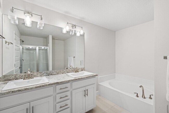Building Photo - 692 NE Turtleback Trail