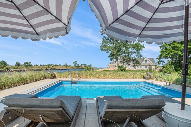 Building Photo - 6736 Saugatuck Bch Rd