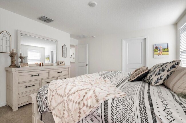 Building Photo - 10215 Charlotte Dr.