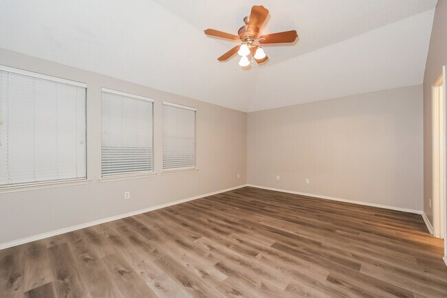 Building Photo - 430 Creekwood Ct