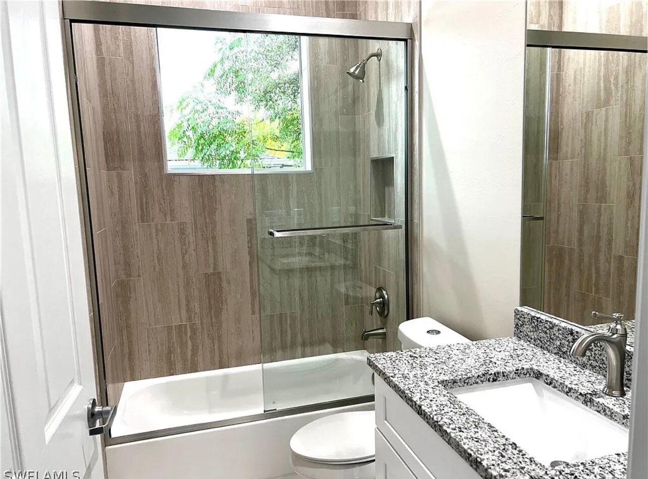 Building Photo - 1400 E 4th St