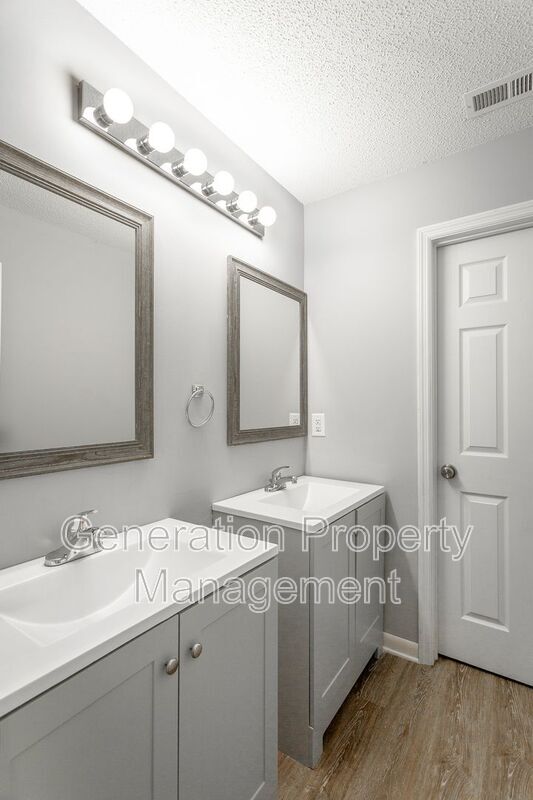 Building Photo - 2005 S Lyerly St