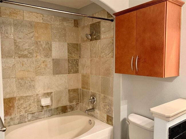 Building Photo - 1901 Post Oak Blvd